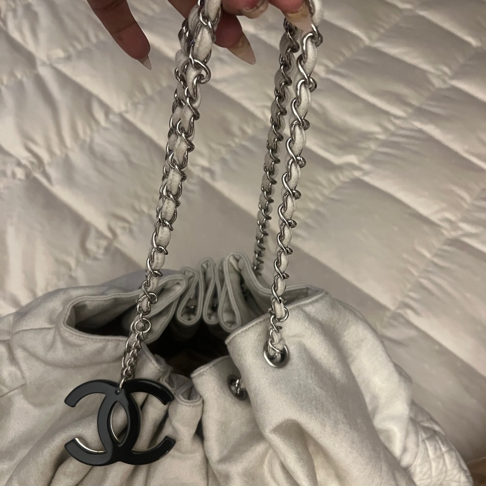 Chanel Metallic Silver Shoulder Bag - Picture 2 of 16
